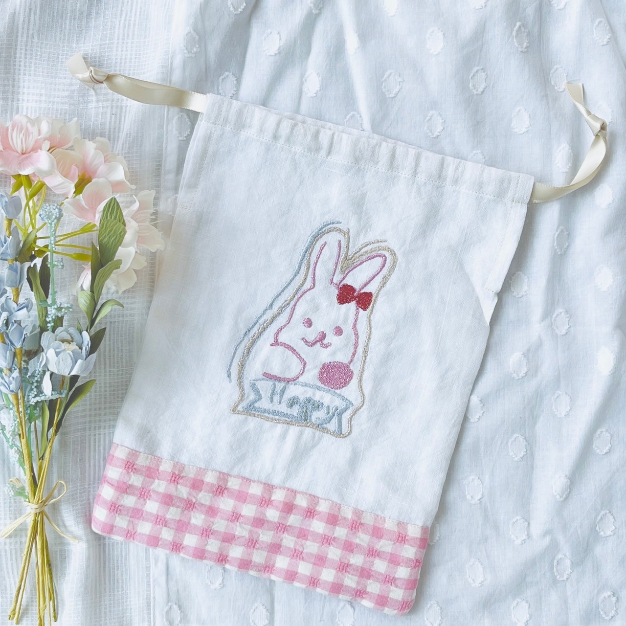 ラメ刺繍　うさぎ柄巾着袋